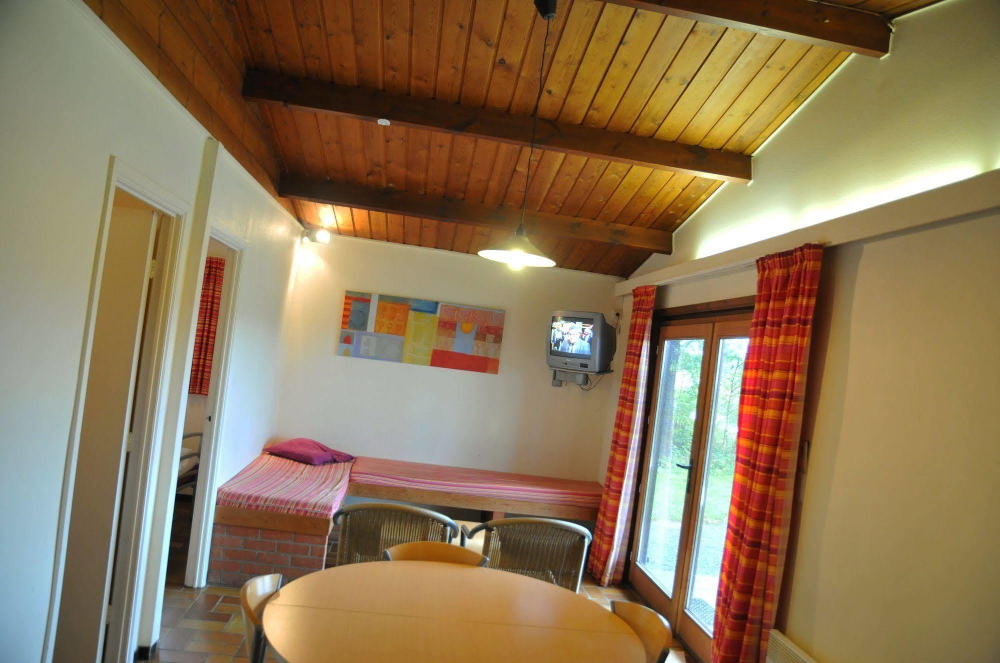 Village De Vacances De Vencimont Voneche Ngoại thất bức ảnh