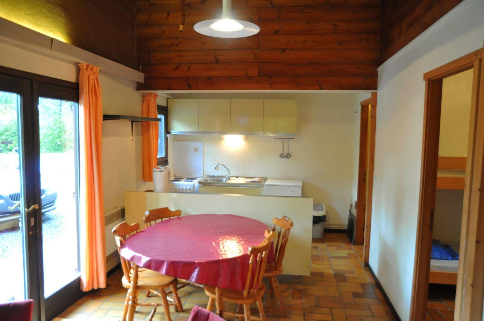 Village De Vacances De Vencimont Voneche Ngoại thất bức ảnh